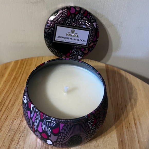Voluspa Japanese Plum Bloom 1-wick scented candle NWT - Picture 3 of 5